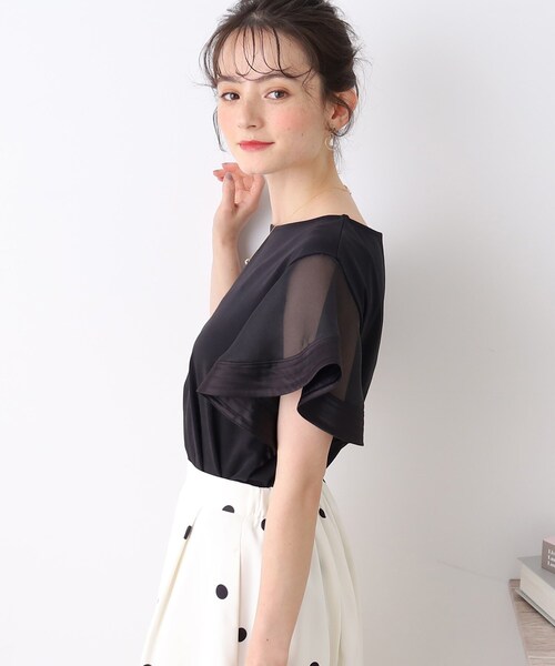 couture brooch(クチュールブローチ)の「◆【マシンウォッシャブル・UVケア・接触冷感】袖シアーフレアデザイントップス(Tシャツ/カットソー・レディース・ブラック/オフホワイト・36/38/40/42)」の22枚目の写真