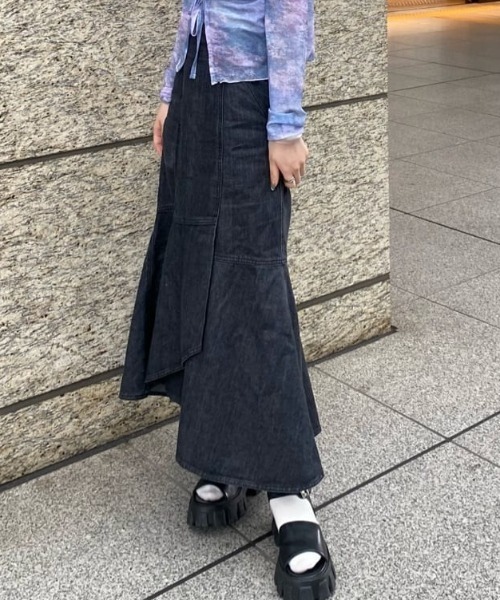 FREE'S MART（フリーズマート）の「◇[低身長サイズ/Sシリーズ対応]ラップ風マーメイドデニムスカート（スカート・レディース・ブラック系その他/ワンウォッシュ・MEDIUM/SMALL/X-SMALL）」の2枚目の写真