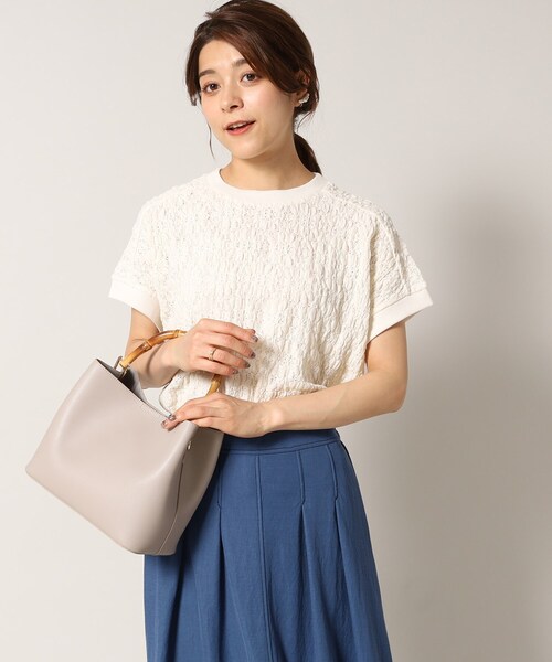 Cutie Blonde（キューティーブロンド）の「◆フェミニンもカジュアルも！ 花柄シボシボ トップス（Tシャツ/カットソー・レディース・ブラウン系/ブルー/ブラック/アイボリー・00）」の8枚目の写真