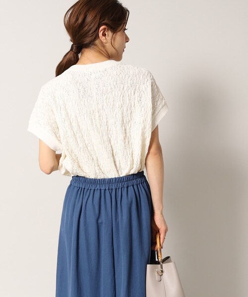 Cutie Blonde（キューティーブロンド）の「◆フェミニンもカジュアルも！ 花柄シボシボ トップス（Tシャツ/カットソー・レディース・ブラウン系/ブルー/ブラック/アイボリー・00）」の10枚目の写真