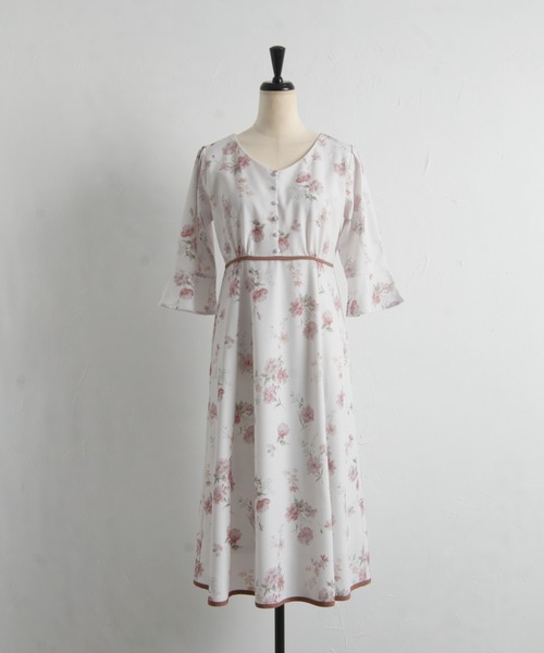 tocco closet（トッコ　クローゼット）の「くるみ飾り釦付き配色ライン入りフラワープリントワンピース（ワンピース・レディース・ピンク/ラベンダー・M）」の18枚目の写真