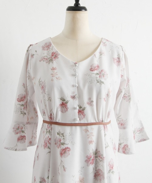 tocco closet（トッコ　クローゼット）の「くるみ飾り釦付き配色ライン入りフラワープリントワンピース（ワンピース・レディース・ピンク/ラベンダー・M）」の21枚目の写真