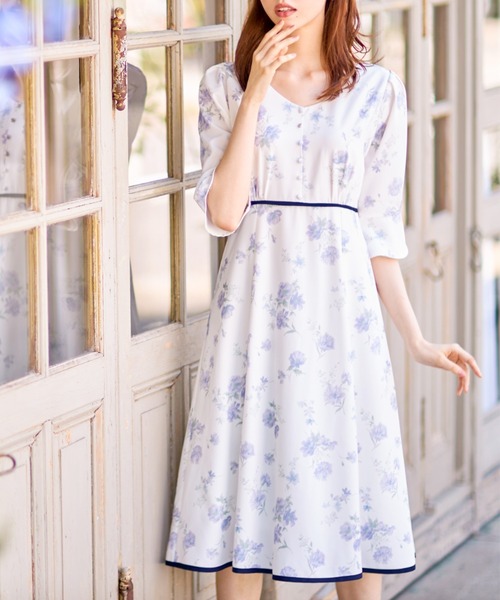 tocco closet（トッコ　クローゼット）の「くるみ飾り釦付き配色ライン入りフラワープリントワンピース（ワンピース・レディース・ピンク/ラベンダー・M）」の22枚目の写真