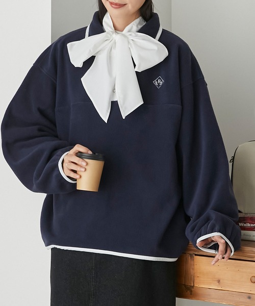 BONLECILL(ボンルシール)の「エンブレム刺繍 配色ルーズフリースプルオーバー(スウェット・レディース・レッド/グリーン/オフホワイト/モカ/ネイビー・FREE)」の4枚目の写真