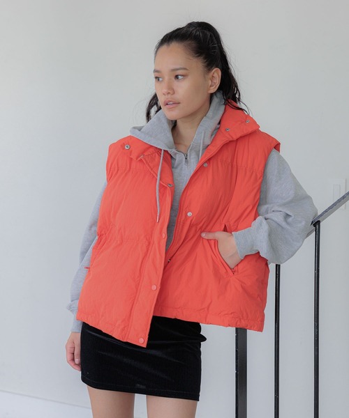 FOREVER 21(フォーエバー トゥエンティーワン)の「【2023AW】中綿ベスト(その他アウター・レディース・ナチュラル/ブラック/オレンジ・FREE)」の3枚目の写真