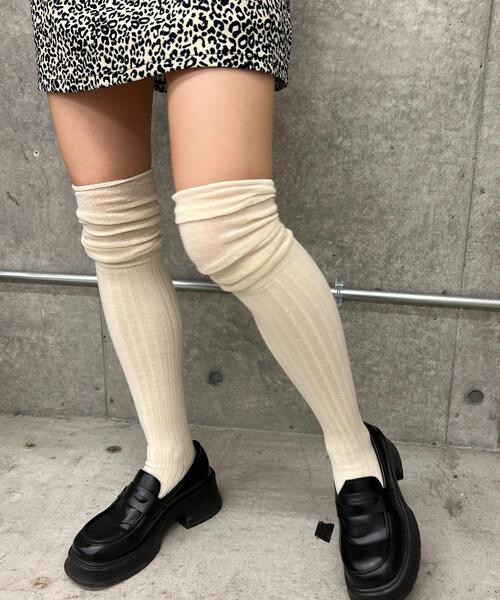 PHILLY(フィリー)の「デザインニーハイソックス(ソックス/靴下・レディース・アイボリー/ブラック/ホワイト/グレー・FREE)」の5枚目の写真