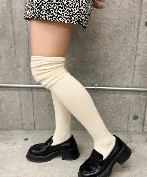 PHILLY(フィリー)の「デザインニーハイソックス(ソックス/靴下・レディース・アイボリー/ブラック/ホワイト/グレー・FREE)」の7枚目の写真