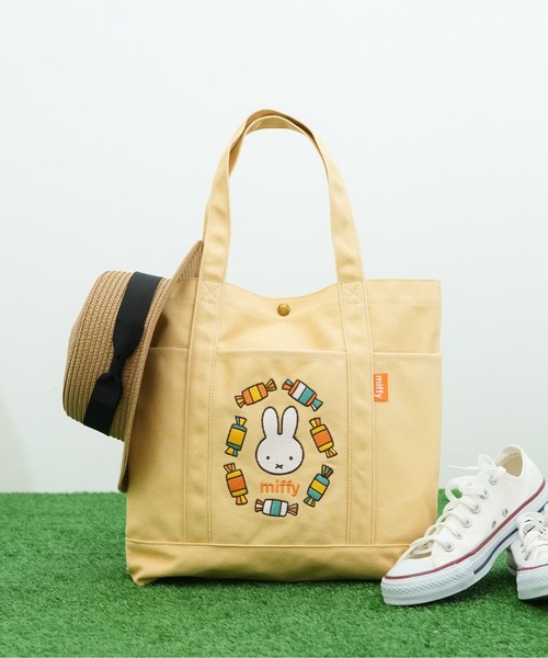 Miffy（ ミッフィー）の「【miffy/ミッフィー】 A4サイズ対応 500mlペットボトル収納可 トートバッグ（トートバッグ・レディース・ホワイト/ブラック/その他2/その他1・FREE）」の4枚目の写真