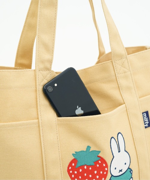 Miffy（ ミッフィー）の「【miffy/ミッフィー】 A4サイズ対応 500mlペットボトル収納可 トートバッグ（トートバッグ・レディース・ホワイト/ブラック/その他2/その他1・FREE）」の8枚目の写真