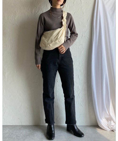 She's Closet（シーズクローゼット）の「ドローコードシャーリングハンドルショルダーバッグ/ギャザーハンドバッグ（ショルダーバッグ・レディース・ベージュ/アイボリー/スモークピンク/ブラック・FREE）」の8枚目の写真