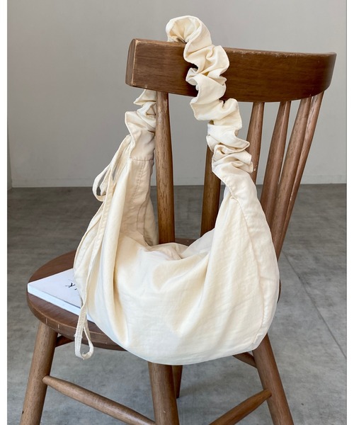 She's Closet（シーズクローゼット）の「ドローコードシャーリングハンドルショルダーバッグ/ギャザーハンドバッグ（ショルダーバッグ・レディース・ベージュ/アイボリー/スモークピンク/ブラック・FREE）」の9枚目の写真