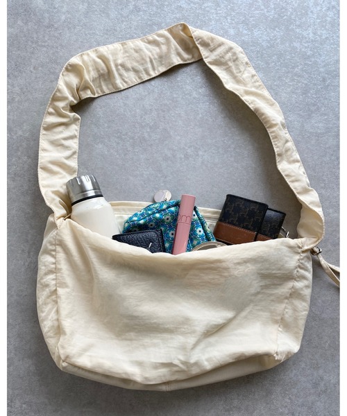 She's Closet（シーズクローゼット）の「ドローコードシャーリングハンドルショルダーバッグ/ギャザーハンドバッグ（ショルダーバッグ・レディース・ベージュ/アイボリー/スモークピンク/ブラック・FREE）」の12枚目の写真