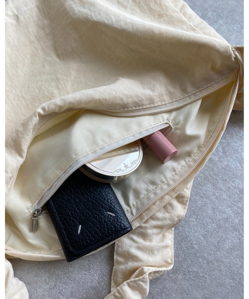 She's Closet（シーズクローゼット）の「ドローコードシャーリングハンドルショルダーバッグ/ギャザーハンドバッグ（ショルダーバッグ・レディース・ベージュ/アイボリー/スモークピンク/ブラック・FREE）」の15枚目の写真