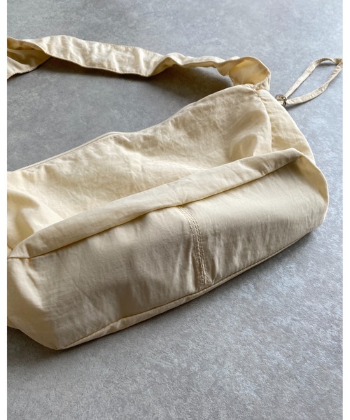 She's Closet（シーズクローゼット）の「ドローコードシャーリングハンドルショルダーバッグ/ギャザーハンドバッグ（ショルダーバッグ・レディース・ベージュ/アイボリー/スモークピンク/ブラック・FREE）」の16枚目の写真