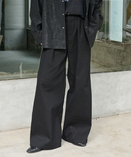 COLONY 2139(コロニートゥーワンスリーナイン)の「ヘビーツイルストレッチWタックパンツ(スラックス・メンズ・ベージュ/ブラック・LARGE/MEDIUM)」の1枚目の写真