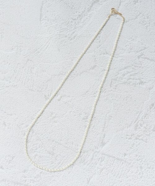 OPAQUE.CLIP（オペークドットクリップ）の「◆フェイクパールフックネックレス（ネックレス・レディース・ゴールド/シルバー・00）」の2枚目の写真