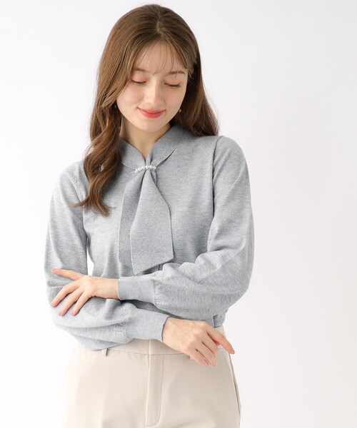 index（インデックス）の「◆≪新色追加/7color≫ フェイクパールボウタイデザインニット【洗濯機洗い可】（ニット/セーター・レディース・オフホワイト/ブラック/ピンク系1/グレー系4/ホワイト系7/ライトオレンジ系/サックスブルー系7・40/38/42/36）」の4枚目の写真