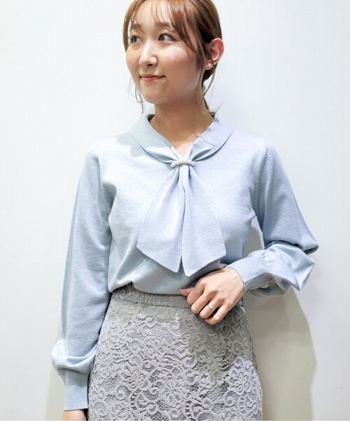 index（インデックス）の「◆≪新色追加/7color≫ フェイクパールボウタイデザインニット【洗濯機洗い可】（ニット/セーター・レディース・オフホワイト/ブラック/ピンク系1/グレー系4/ホワイト系7/ライトオレンジ系/サックスブルー系7・40/38/42/36）」の5枚目の写真