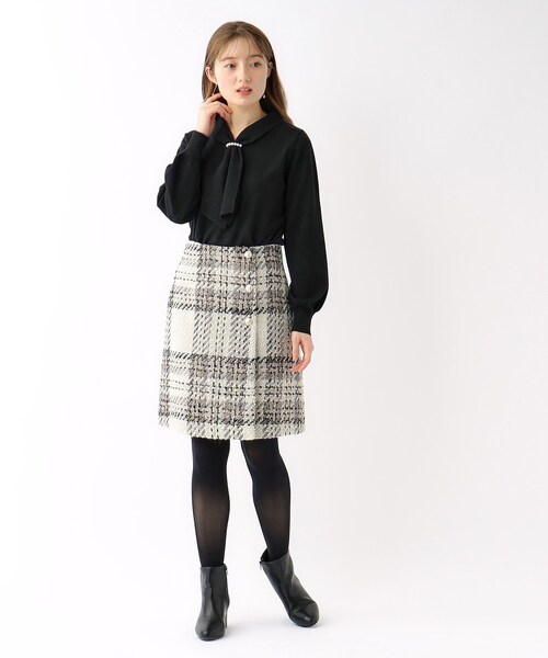 index（インデックス）の「◆≪新色追加/7color≫ フェイクパールボウタイデザインニット【洗濯機洗い可】（ニット/セーター・レディース・オフホワイト/ブラック/ピンク系1/グレー系4/ホワイト系7/ライトオレンジ系/サックスブルー系7・40/38/42/36）」の18枚目の写真