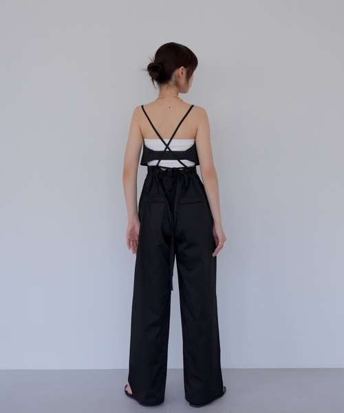 Uenui（ウニュイ）の「バックオープン ステッチ キャミサロペット オールインワン クロス ハーフジップ ハイウエスト（サロペット/オーバーオール・レディース・ホワイト/ブラック・FREE）」の10枚目の写真