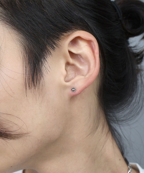 4INT.(フォイント)の「ストレートバーベル ボディピアス 16G(片耳用) / サージカルステンレス316L (金属アレルギー対応)(ピアス(片耳用)・メンズ・シルバー/ブラック/クリア・4/5)」の13枚目の写真