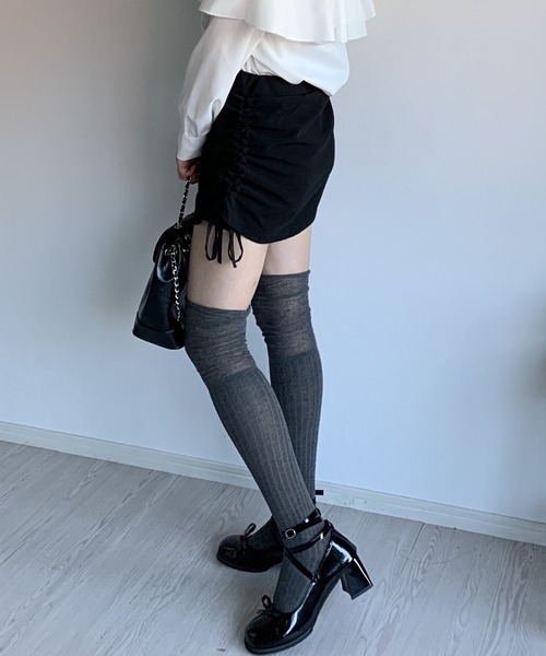 Silly(シリー)の「【コーデに取り入れやすい◎】リブオーバーニールーズソックス(ソックス/靴下・レディース・ホワイト/アイボリー/グレー/ブラック・FREE)」の4枚目の写真