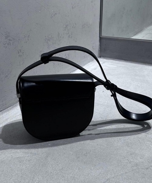 OSOI（オソイ）の「OSOI/オソイ/CUBBY_BLACK（ショルダーバッグ）」 - WEAR