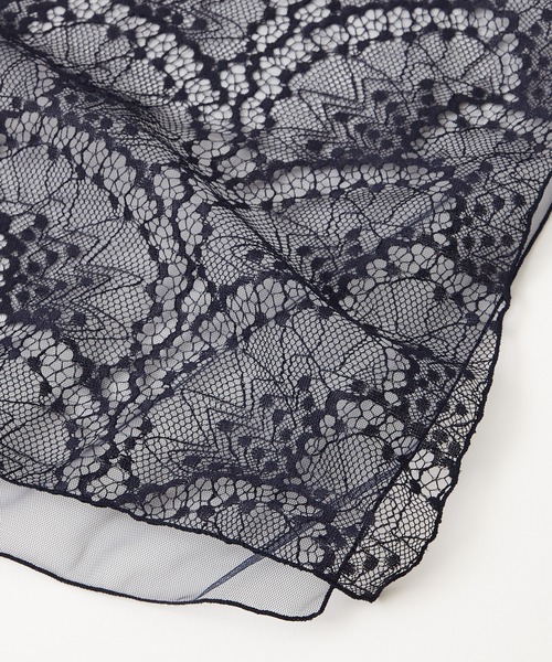 AIMER（エメ）の「ラッセルレース×チュールレイヤードストール（ストール/ショール・レディース・ベージュ/ネイビー/サックスブルー・FREE）」の4枚目の写真