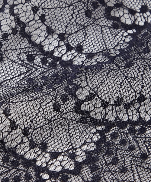 AIMER（エメ）の「ラッセルレース×チュールレイヤードストール（ストール/ショール・レディース・ベージュ/ネイビー/サックスブルー・FREE）」の6枚目の写真