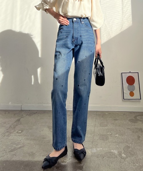 Futier land(フューティアランド)の「ハート刺繍デニムテーパードパンツ(デニムパンツ・レディース・インディゴブルー/ライトブルー・FREE)」の2枚目の写真