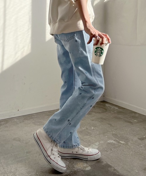 Futier land(フューティアランド)の「ハート刺繍デニムテーパードパンツ(デニムパンツ・レディース・インディゴブルー/ライトブルー・FREE)」の1枚目の写真