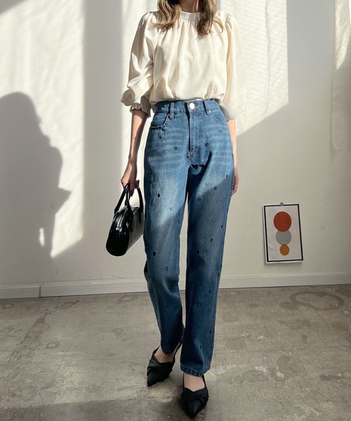 Futier land(フューティアランド)の「ハート刺繍デニムテーパードパンツ(デニムパンツ・レディース・インディゴブルー/ライトブルー・FREE)」の5枚目の写真