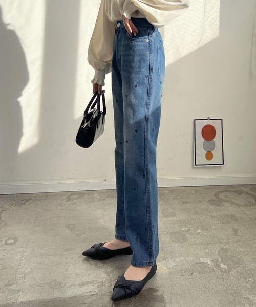 Futier land(フューティアランド)の「ハート刺繍デニムテーパードパンツ(デニムパンツ・レディース・インディゴブルー/ライトブルー・FREE)」の7枚目の写真