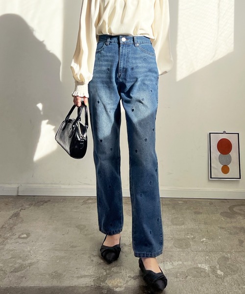 Futier land(フューティアランド)の「ハート刺繍デニムテーパードパンツ(デニムパンツ・レディース・インディゴブルー/ライトブルー・FREE)」の8枚目の写真