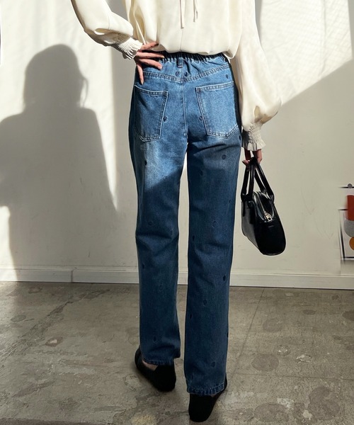 Futier land(フューティアランド)の「ハート刺繍デニムテーパードパンツ(デニムパンツ・レディース・インディゴブルー/ライトブルー・FREE)」の9枚目の写真