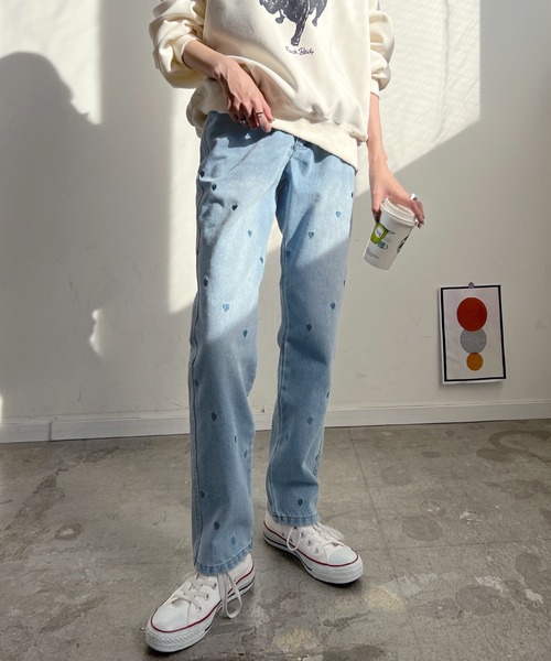 Futier land(フューティアランド)の「ハート刺繍デニムテーパードパンツ(デニムパンツ・レディース・インディゴブルー/ライトブルー・FREE)」の12枚目の写真