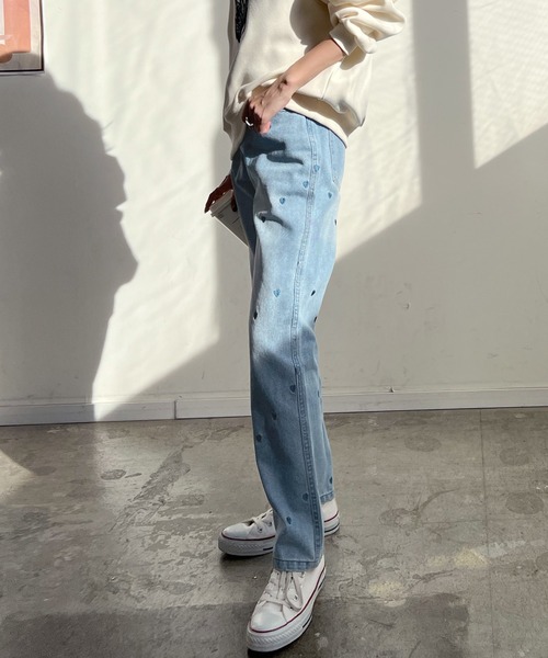 Futier land(フューティアランド)の「ハート刺繍デニムテーパードパンツ(デニムパンツ・レディース・インディゴブルー/ライトブルー・FREE)」の15枚目の写真