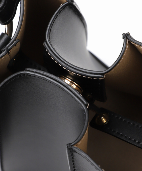 IENA（イエナ）の「《追加》【GIANNI NOTARO/ジャンニ ノターロ】バケツガタミニバッグ（ショルダーバッグ・レディース・ブルー/キャメル/ホワイト・FREE）」の19枚目の写真