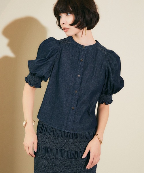 ELLEgirl(エルガール)の「ギャザーパフスリーブブラウス【ELLEgirl/エル ガール】(シャツ/ブラウス・レディース・インディゴブルー/ブラック・FREE)」の2枚目の写真
