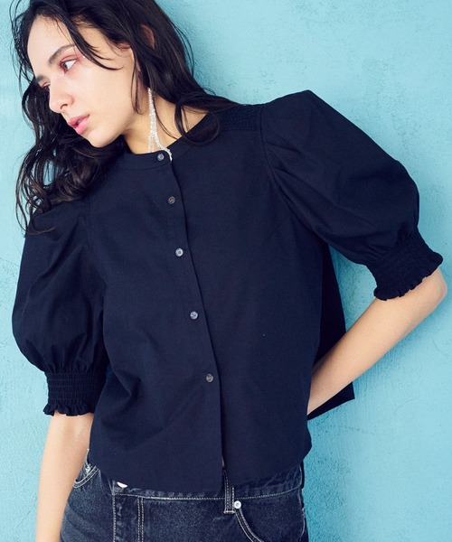 ELLEgirl(エルガール)の「ギャザーパフスリーブブラウス【ELLEgirl/エル ガール】(シャツ/ブラウス・レディース・インディゴブルー/ブラック・FREE)」の15枚目の写真