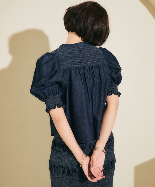 ELLEgirl(エルガール)の「ギャザーパフスリーブブラウス【ELLEgirl/エル ガール】(シャツ/ブラウス・レディース・インディゴブルー/ブラック・FREE)」の5枚目の写真