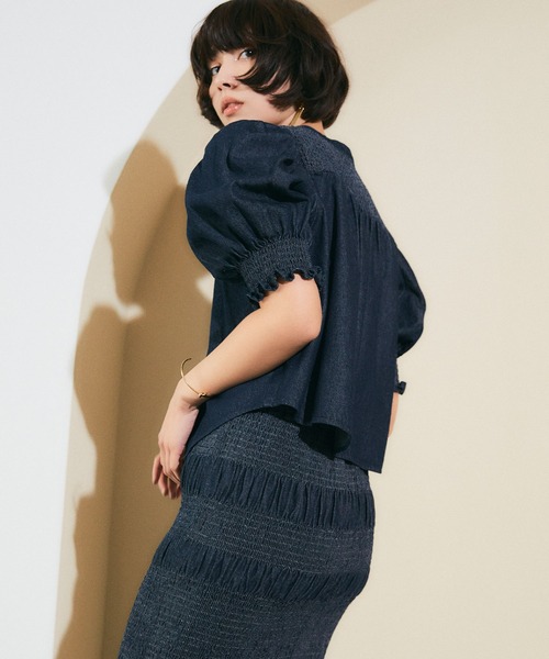 ELLEgirl(エルガール)の「ギャザーパフスリーブブラウス【ELLEgirl/エル ガール】(シャツ/ブラウス・レディース・インディゴブルー/ブラック・FREE)」の6枚目の写真
