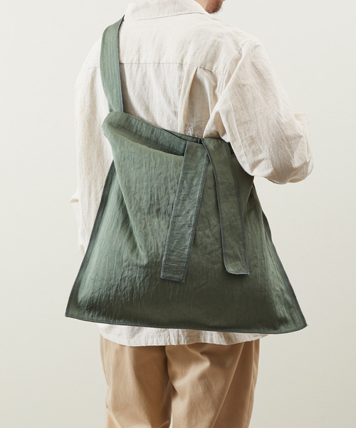 And A(アンドエー)の「ITTI イッチ / MARY INSIDE OUT TOTE - L / CERATO BRIGHT インサイドアウトナイロントートバッグ L / ITTI-BAG-131-CB(ショルダーバッグ・メンズ・ブラック/ブラウン/レッド/ダークグリーン/グレー/ミント/ラベンダー/オレンジ/オリーブ・FREE)」の6枚目の写真
