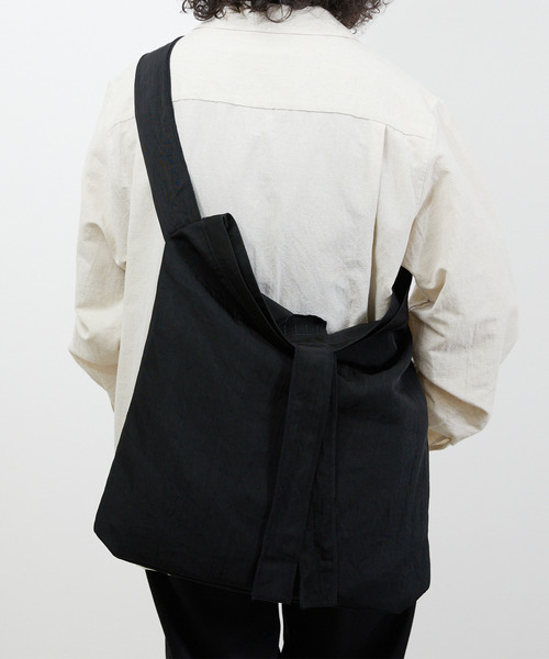 And A(アンドエー)の「ITTI イッチ / MARY INSIDE OUT TOTE - L / CERATO BRIGHT インサイドアウトナイロントートバッグ L / ITTI-BAG-131-CB(ショルダーバッグ・メンズ・ブラック/ブラウン/レッド/ダークグリーン・FREE)」の8枚目の写真