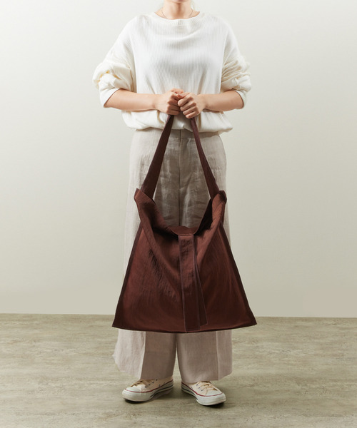 And A(アンドエー)の「ITTI イッチ / MARY INSIDE OUT TOTE - L / CERATO BRIGHT インサイドアウトナイロントートバッグ L / ITTI-BAG-131-CB(ショルダーバッグ・メンズ・ブラック/ブラウン/レッド/ダークグリーン・FREE)」の13枚目の写真