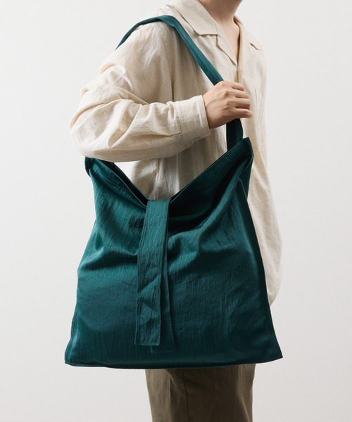 ITTI（イッチ）の「ITTI イッチ / MARY INSIDE OUT TOTE - L / CERATO BRIGHT インサイドアウトナイロントートバッグ L / ITTI-BAG-131-CB（ショルダーバッグ・メンズ・ブラック/ブラウン/レッド/ダークグリーン/グレー/ミント/ラベンダー・FREE）」の19枚目の写真