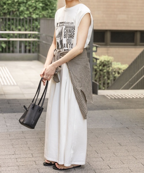 Spick & Span(スピックアンドスパン)の「ニュースプリントノースリーブワンピース(ワンピース・レディース・ホワイト・FREE)」の5枚目の写真