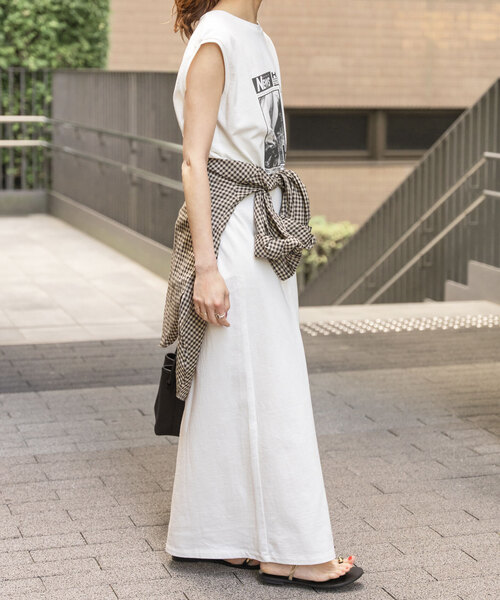 Spick & Span(スピックアンドスパン)の「ニュースプリントノースリーブワンピース(ワンピース・レディース・ホワイト・FREE)」の6枚目の写真