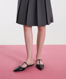 CHARLES & KEITH（チャールズ & キース）の「Claraクララティーバーポインテッドトゥミュール（サンダル）」