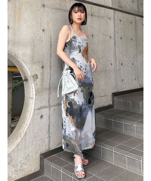 MURUA（ムルーア）の「ニュアンスパターンセミシアーキャミワンピース